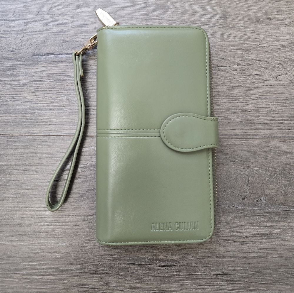 Alena Culian Wristlet Wallet Green Leather Chic Travel Vacation Resort